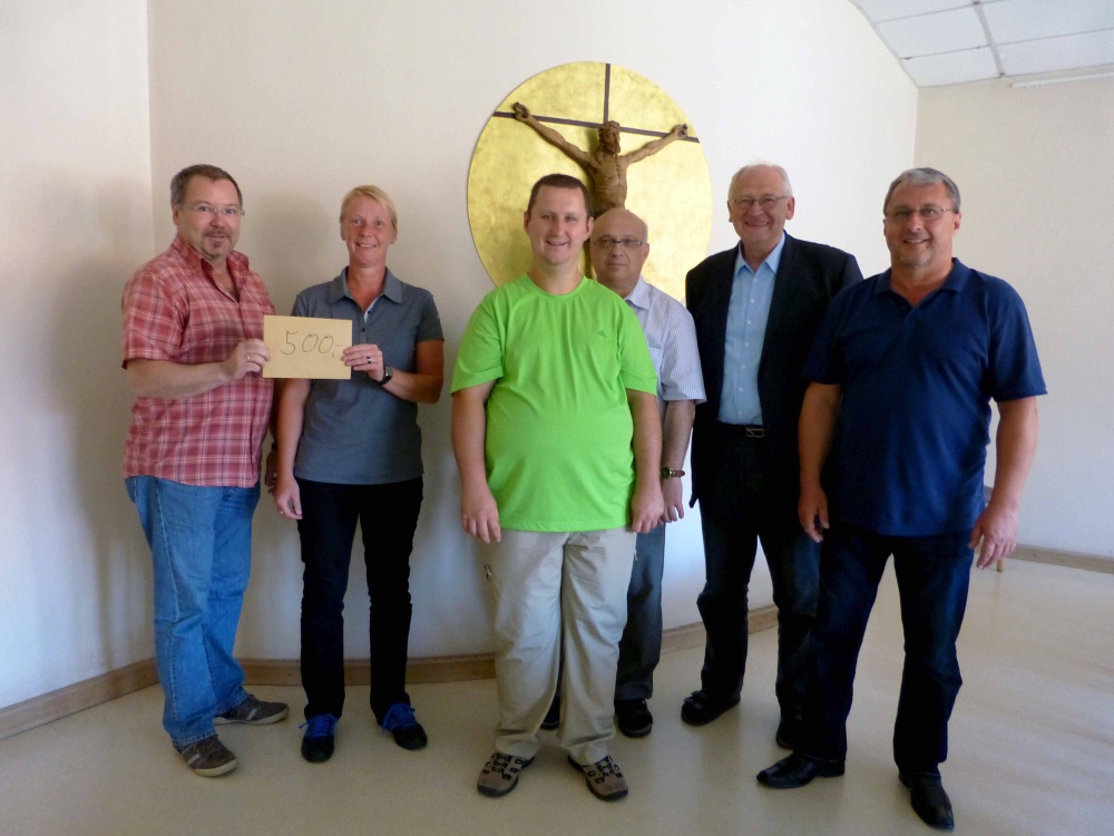 Spendenübergabe vom 11.06.2014 -Klicke und Bild erscheint in Farbe und Größer